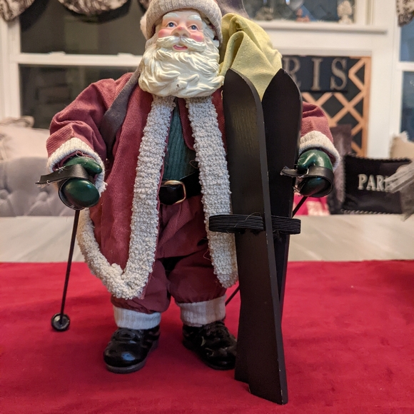 Skiing Santa w gifts - Picture 7 of 9